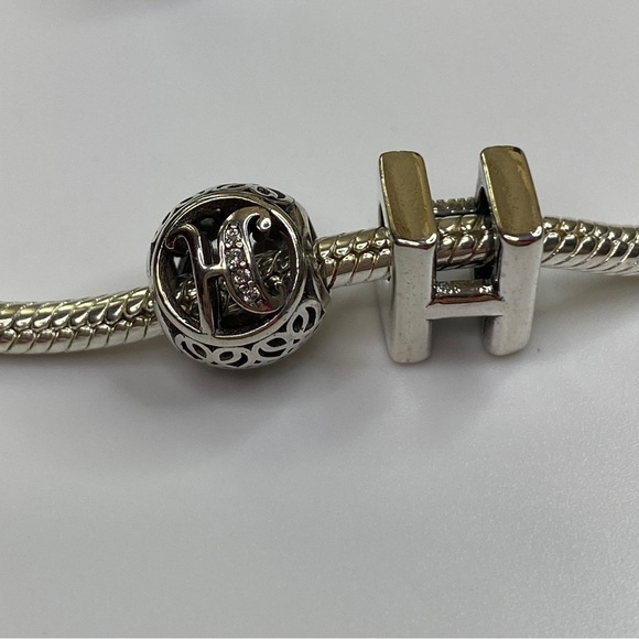 Sterling Silver Vintage Letter H Charm - Picture 8 of 8